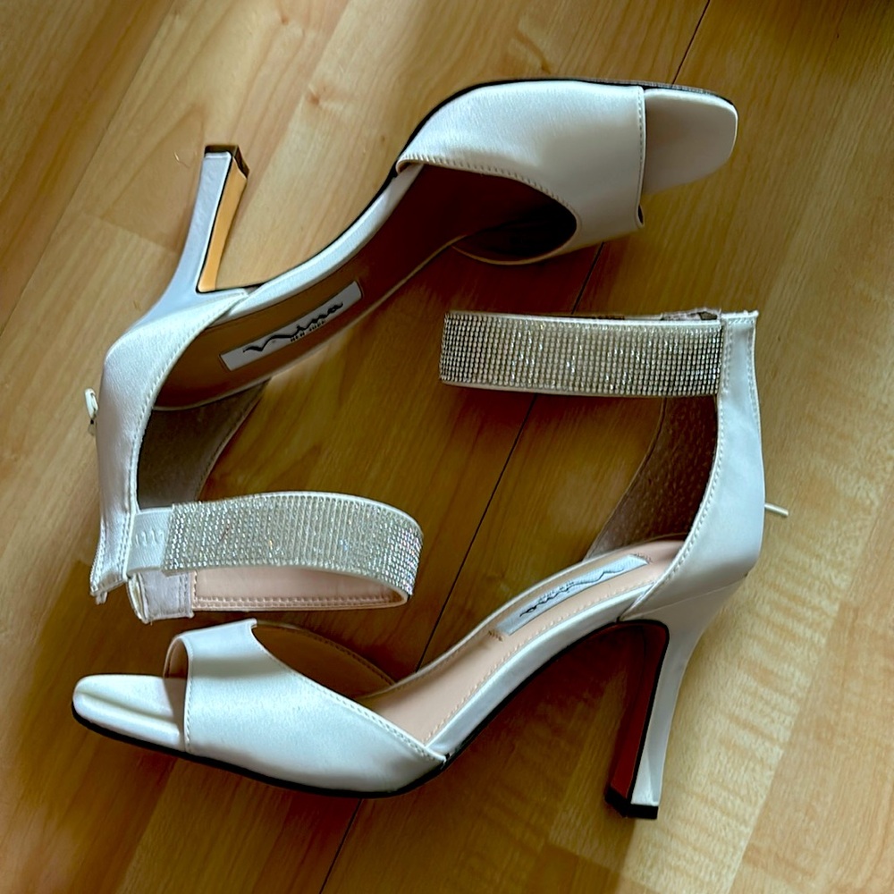 Nina Ivory Dezzie heels
